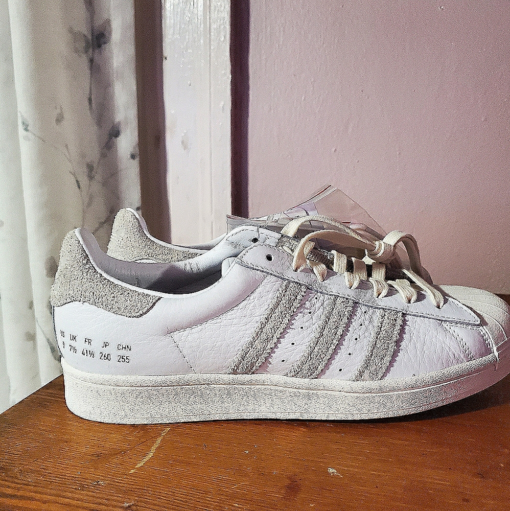 Size 7.5 men's Superstar Adidas